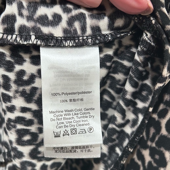 Donna Karan New York Long Sleeve Bodysuit Animal Print Womens Size XL V Neck NWT - Picture 6 of 6